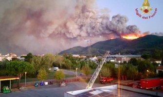 Veliki požar u Toskani, stotine ljudi evakuisano (FOTO)