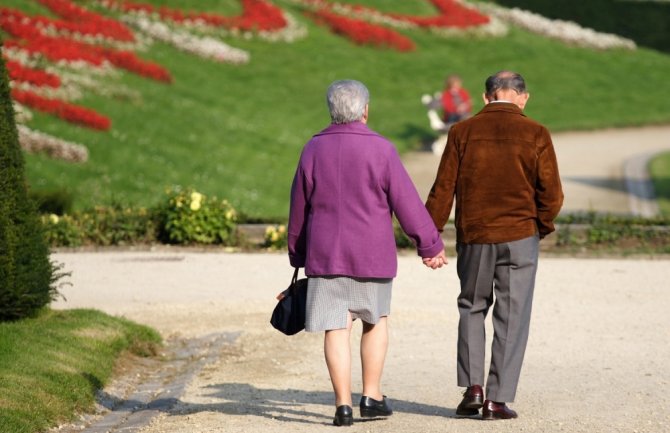 Predložena starosna granica za odlazak u penziju 65 godina za muškarce i žene