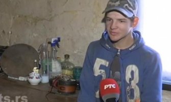 Evo kako živi mladi Jovan (16): Potpuno sam, bez struje i vode, a kuću neće da napusti