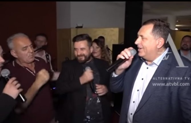 Dodik pobijedio i zapjevao 