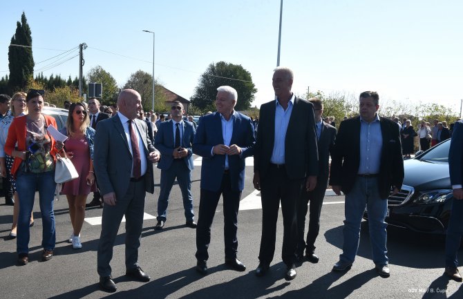 Marković obišao novu dionicu puta Podgorica–Golubovci: Za desetak minuta do samog centra grada