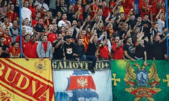 Kraća tuča između navijača Crne Gore uoči utakmice (VIDEO)