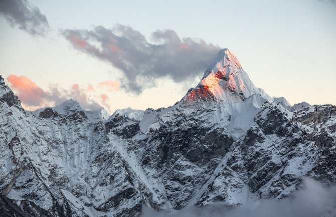 U sniježnoj oluji na Himalajima poginulo devet osoba