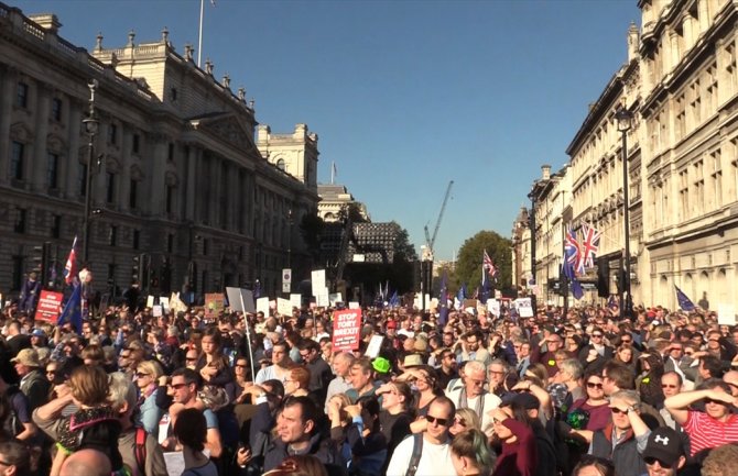 Oko 700.000 građana blokiralo London zbog Bregzita, traže novi referendum