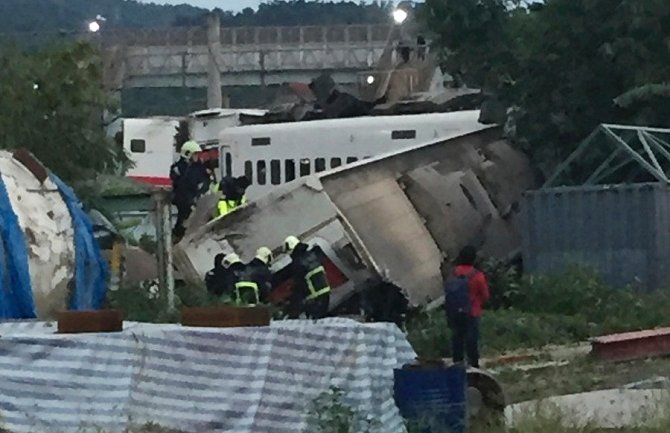 Voz izletio iz šina, poginulo 17 osoba, a povrijeđeno 126