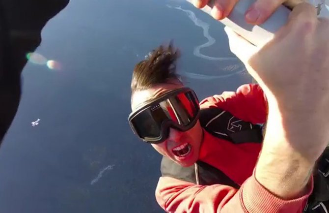 Kanadski reper snimao spot na krilu aviona, u toku akrobacije poginuo(VIDEO)