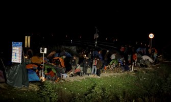  GP Maljevac: Migranti i treću noć provode na otvorenom 