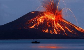 Ovako izgleda erupcija vulkana Krakatau u Indoneziji (VIDEO)