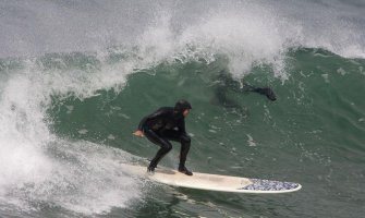 Pronađen surfer, za drugim se traga