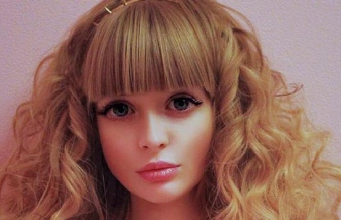 Pogledajte tridesetogodišnju Barbiku iz Rusije (FOTO)