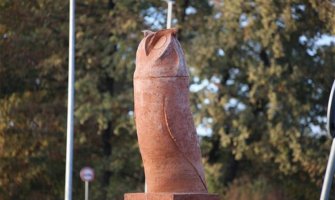 Kikinda: Statua sove građane asocira na nešto sasvim drugo (FOTO)