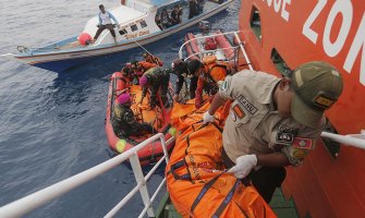 Pad aviona u Indoneziji: Poginuo ronilac koji je učestvovao u akcijama traženja 