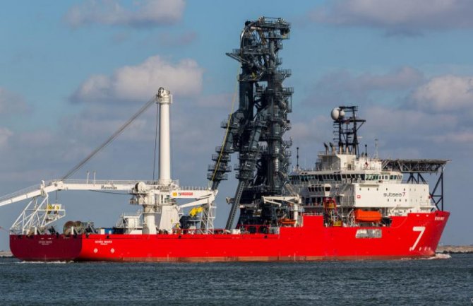 Bar: Stigao brod za istraživanje nafte 