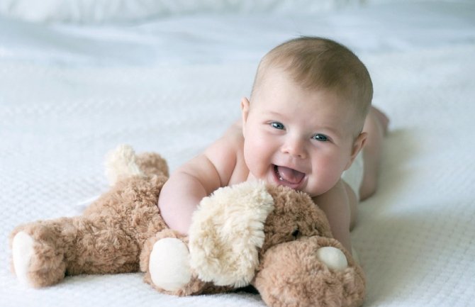 Najbolji lijek uz koji rastu: Bebe se smiju jer vole kada je mama srećna
