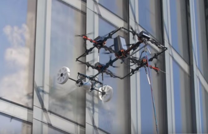 Dronovi peru prozore na velikim visinama(VIDEO)