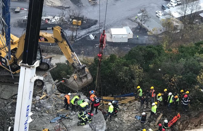 Srušio se betonski blok na radnike, spašavanje u toku(FOTO)