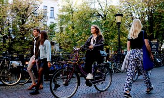 Život bez njih u Holandiji je nezamisliv: Tri bicikla po porodici(FOTO)