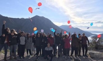Tivatski učenici obilježili Međunarodni dan borbe protiv AIDS-a