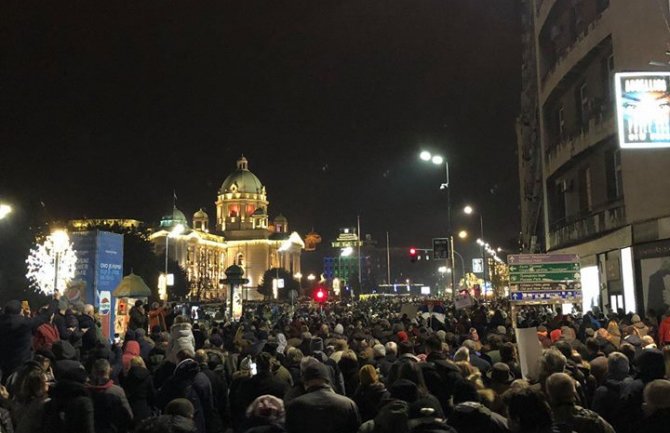 Beograd:  Krenula protestna šetnja 