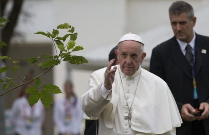Papa Franja otpustio tri kardinala, dvojica upletena u seksualni skandal