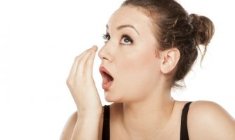 Loš zadah u ustima prouzrokuju dijabetes, dehidratacija i previše žvakaćih guma 