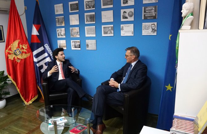 Abazović sa njemačkim ambasadorom: Samo proevropska alternativa se može suprotstaviti privatnoj državi