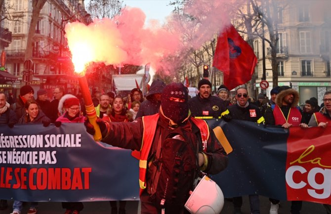 Francuska se ne smiruje:  Na ulicama na hiljade ljudi traže veće plate