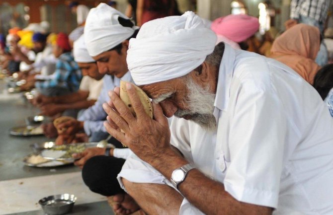 U Indiji 11 mrtvih od trovanja hranom (FOTO)