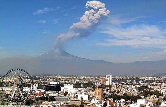 Meksiko Siti: Vulkan Popokatepetl izbacivao veću količinu lave (VIDEO)