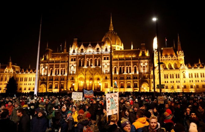 Poslanici mađarske opozicije otjerani iz državne televizije