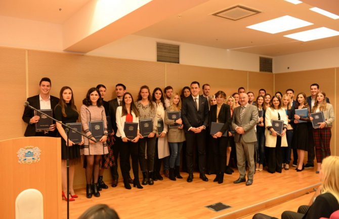 Nagrađeni najbolji studenti Podgorice: Vi ste pogonska snaga našeg boljeg sjutra