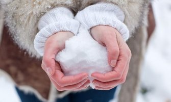 Sačuvajte ruke i nokte od hladnoće: Četiri trika koja treba da znate!