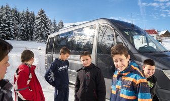 Dugoročno riješen višegodišnji problem: Učenici seoskih područja na Žabljaku dobili prevoz