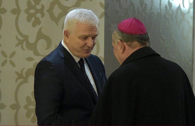Marković čestitao katolicima Božić: Osnažićemo našu zajedničku kuću Crnu Goru