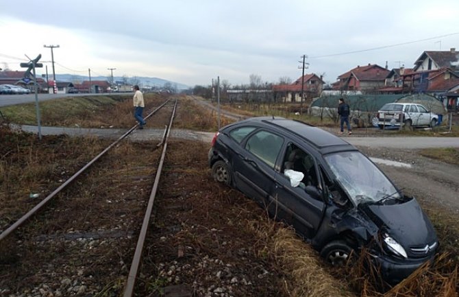 Nova željeznička nesreća u Srbiji, sudar voza i automobila
