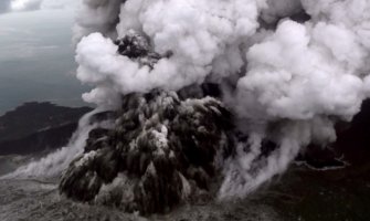 Vulkan u Indoneziji i dalje ključa, prijeti novi cunami (VIDEO)