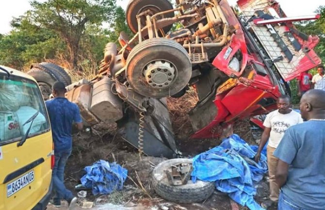 Kongo: U sudaru autobusa i kamiona poginulo 50 osoba