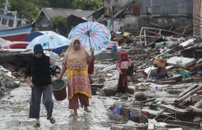Broj žrtava cunamija u Indoneziji porastao na 429