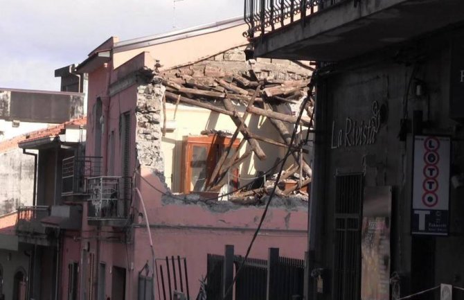 Sicilija: U zemljotresu oštećene kuće, crkve i putevi, ljudi noć proveli u automobilima