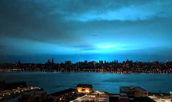 Nebo obojeno u plavo, ljudi u čudu, pomislili da je invazija vanzemaljaca, ali evo o čemu se radi!(VIDEO)