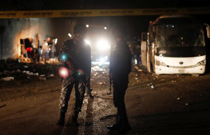 Egipat: Nakon bombaškog napada na autobus sa turistima policija ubila najmanje 40 militanata u racijama
