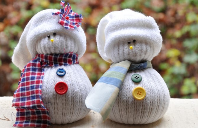 Napravite snješka bjelića od čarape (VIDEO)