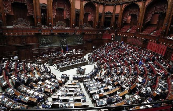 Italija: Usvojen budžet, Berluskoni najavio proteste plavih prsluka