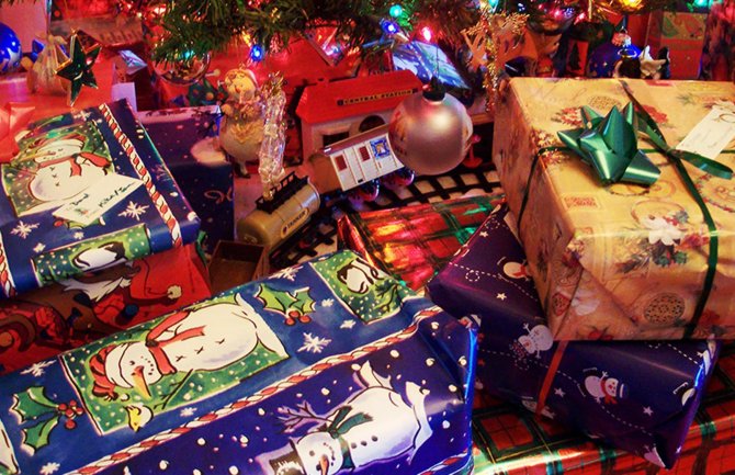Ukradeni humanitarni božićni paketi za ugroženu djecu i porodice 
