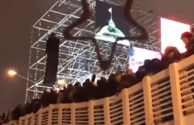 Moskva: Srušio se most tokom novogodišnje noći, najmanje 13 povrijeđenih (VIDEO)