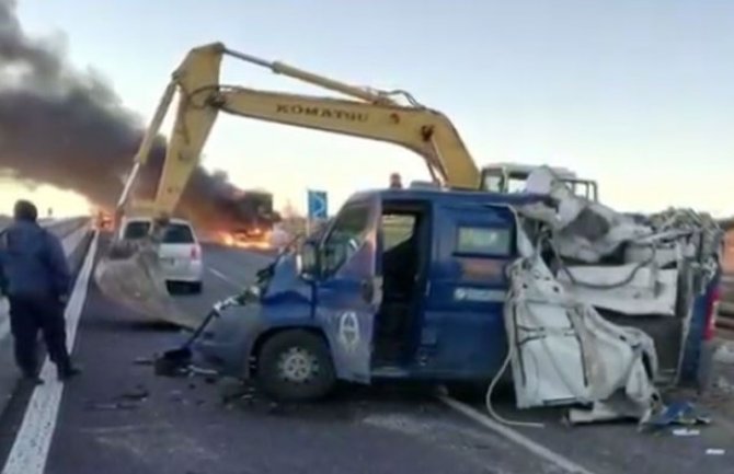 Italija: Šleperima blokirali autoput, rovokopačima 
