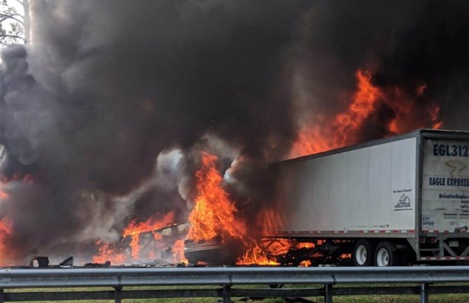 Florida: Sedam ljudi poginulo u sudaru i požaru na autoputu