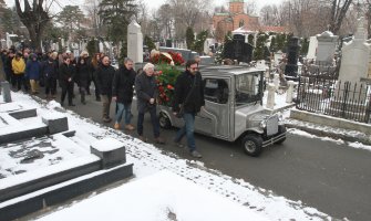 Nakon komemoracije u NP-u, glumac Marko Nikolić sahranjen u Aleji zaslužnih građana (FOTO)