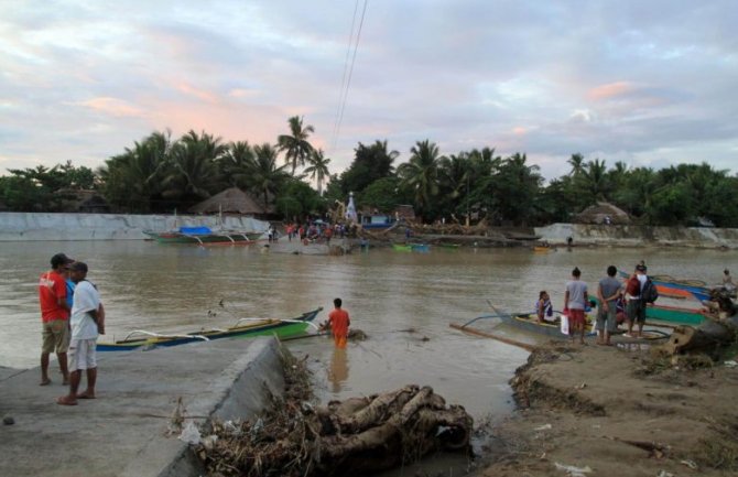 Novi bilans: 126 mrtvih u oluji na Filipinima