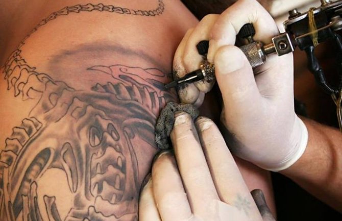 Htio da mu supruga oprosti, a sada mu se zbog tetovaže smije cijeli svijet (FOTO)